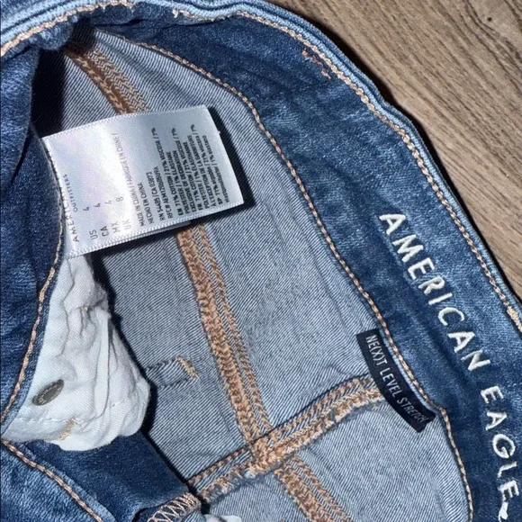 AE Distressed Denim Women Shorts Sz 4 - Picture 2 of 3